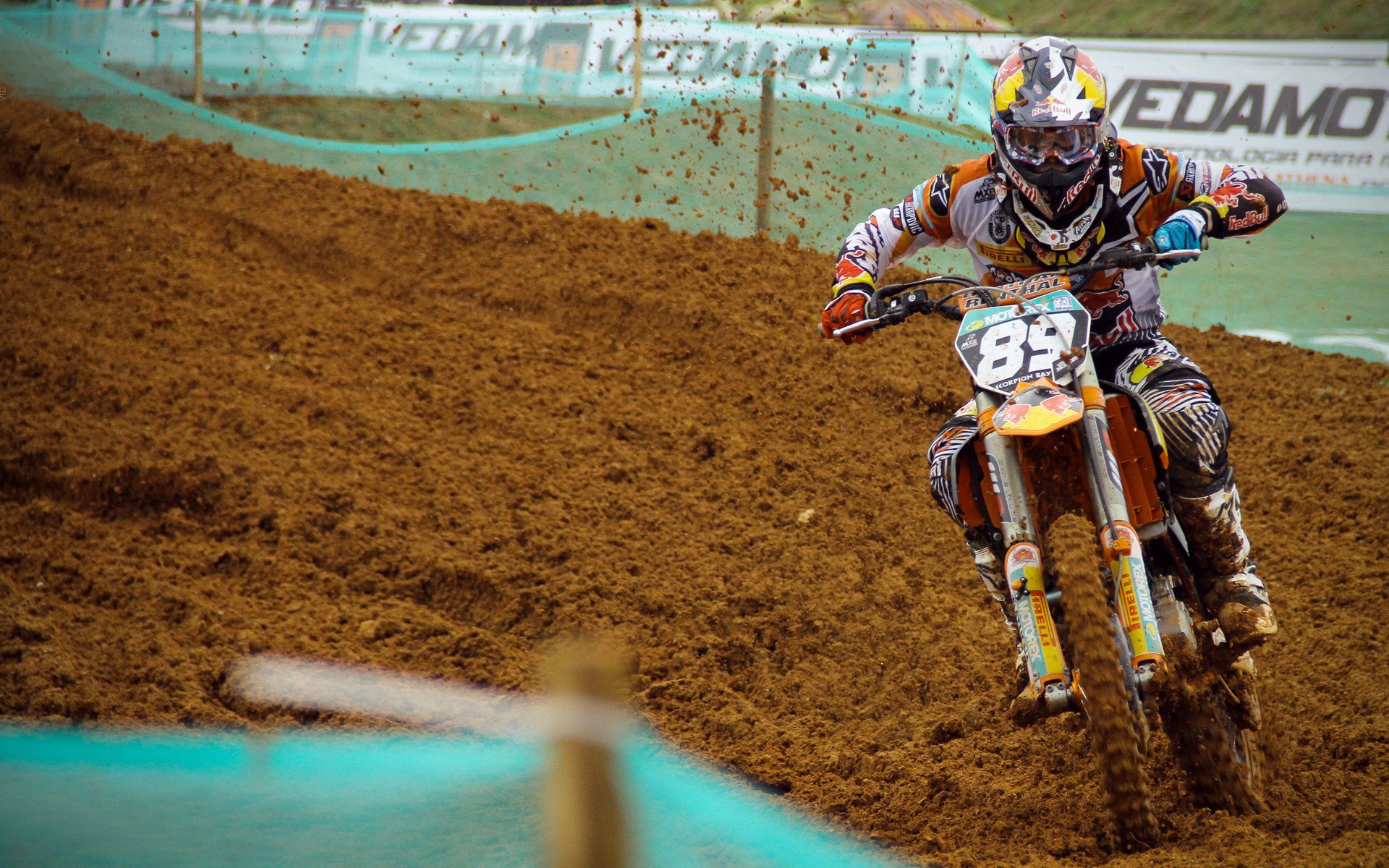 _云端运动体验：虚拟环境中的极限运动_，云端训练模型